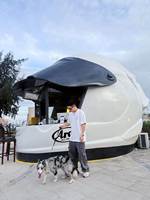 Kiosque mobile personnalisable en fibre de verre, style vintage classique, résistant à la rouille, en forme de casque unique, pour café, bubble tea et crème glacée