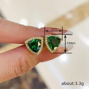 Orecchini in Oro Massiccio 18K con Smeraldo e Diamanti, Taglio Triangolare, Gioielli da Sposa Classici per Donna, Certificati GIA - Product Image 6