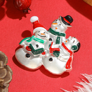 Broche de Navidad con diseño de familia de muñecos de nieve, con sombreros y bufandas esmaltados, para <span class=keywords><strong>abrigos</strong></span> y solapas festivos, 40x41mm, 6 colores - Product Image 2