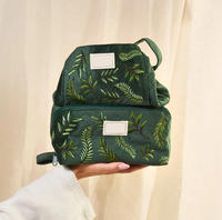 Pochette en velours brodée OEM, boîte à maquillage plate, sac de voyage pour cosmétiques, sac de rangement pour soins de la peau et maquillage