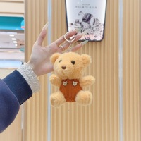 Porte-clés pendentif ours en peluche doux en tenue de salopette de dessin animé, ornement à suspendre pour sac et sac à dos, vente en gros