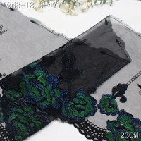 Vente en gros de dentelle brodée de fleurs métalliques vertes brillantes de luxe de 23 cm, dentelle brodée sur maille noire pour accessoires de lingerie