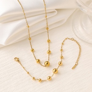 Ensemble Collier et Bracelet Perles Transférées Luxe Tendance - Collier Simple en Petites Perles Dorées 18K pour Femme Vente en Gros - Product Image 2