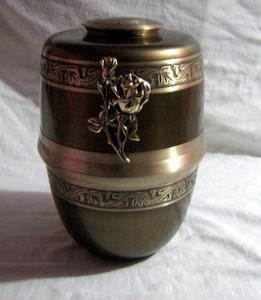 Urne funéraire en laiton pour cendres d'adultes, style européen, métal peint à la main, finition émail chaud, durable, fournitures funéraires et d'enterrement - Product Image 1