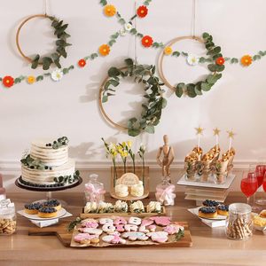 Guirlande suspendue en feutre de laine personnalisée, fleurs blanches et jaunes, design Art Déco pour toutes les saisons, anniversaire - Product Image 2