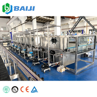 Ligne de production entièrement automatique de pasteurisation, d'embouteillage, de remplissage et de bouchage de jus de fruits en bouteilles PET