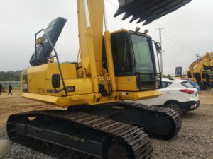 Excavatrice sur chenilles Komatsu PC200-8 d'occasion, 20 tonnes, moteur d'origine, puissance 110 kW, 4001-6000 heures, livraison rapide - Product Image 3