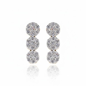 Collar con Diamantes Engastados a Presión de Diseño, Artesanía de Alta Gama con Método de Engaste Innovador para Bodas y Eventos Nupciales - Product Image 3