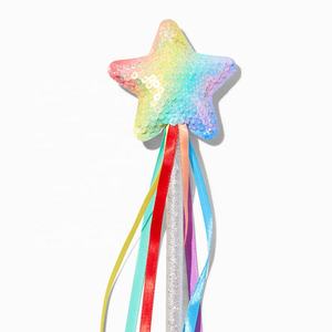 Baguettes étoiles à paillettes dégradées pour princesses et fées, accessoires baguettes arc-en-ciel pour petites filles et enfants avec pompons - Product Image 2