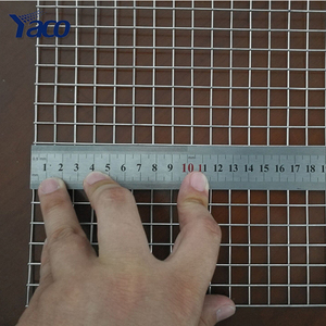 Rouleau de grillage soudé en fil d'acier à faible teneur en carbone galvanisé, maille carrée argentée de 1/4 et 1/2 pouce pour cages à lapins, service de découpe <span class=keywords><strong>YACO</strong></span> - Product Image 1