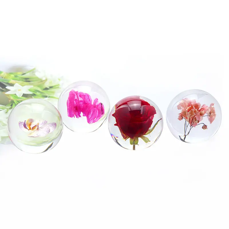 Custom 7cm 8cm 9cm transparent resin ball block with dry real flowers