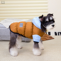 Manteau d'hiver rembourré à capuche en polyester pour chien, veste chaude bicolore à deux pattes avec doublure polaire pour petits chiens, laisse incluse
