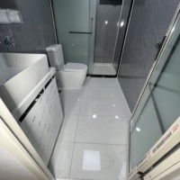Maison conteneur extensible moderne de luxe de 40 pieds avec cadre noir et jaune désert, étanche et résistante au vent, pour usage hôtelier