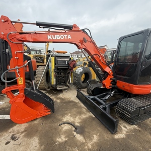 Excavadora de cadenas Kubota U55 con motor potente, ideal para ingeniería municipal y trabajos agrícolas - Product Image 1