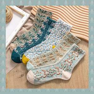 Calcetines de Algodón/Fibra de Bambú Ecológicos para Hombre y Mujer, Diseño Colorido con Temática de Gato de la Suerte, Temporada de Primavera - Product Image 3