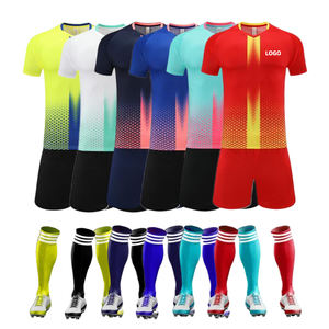 Ropa de fútbol profesional para hombres con impresión por sublimación hecha de material de rendimiento - Product Image 3