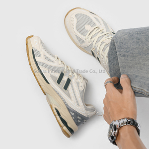 รองเท้าลำลองคุณภาพดีปี 2025 รองเท้าผู้ชายแฟชั่นดีไซน์ใหม่ สไตล์รองเท้าเดิน - Product Image 4