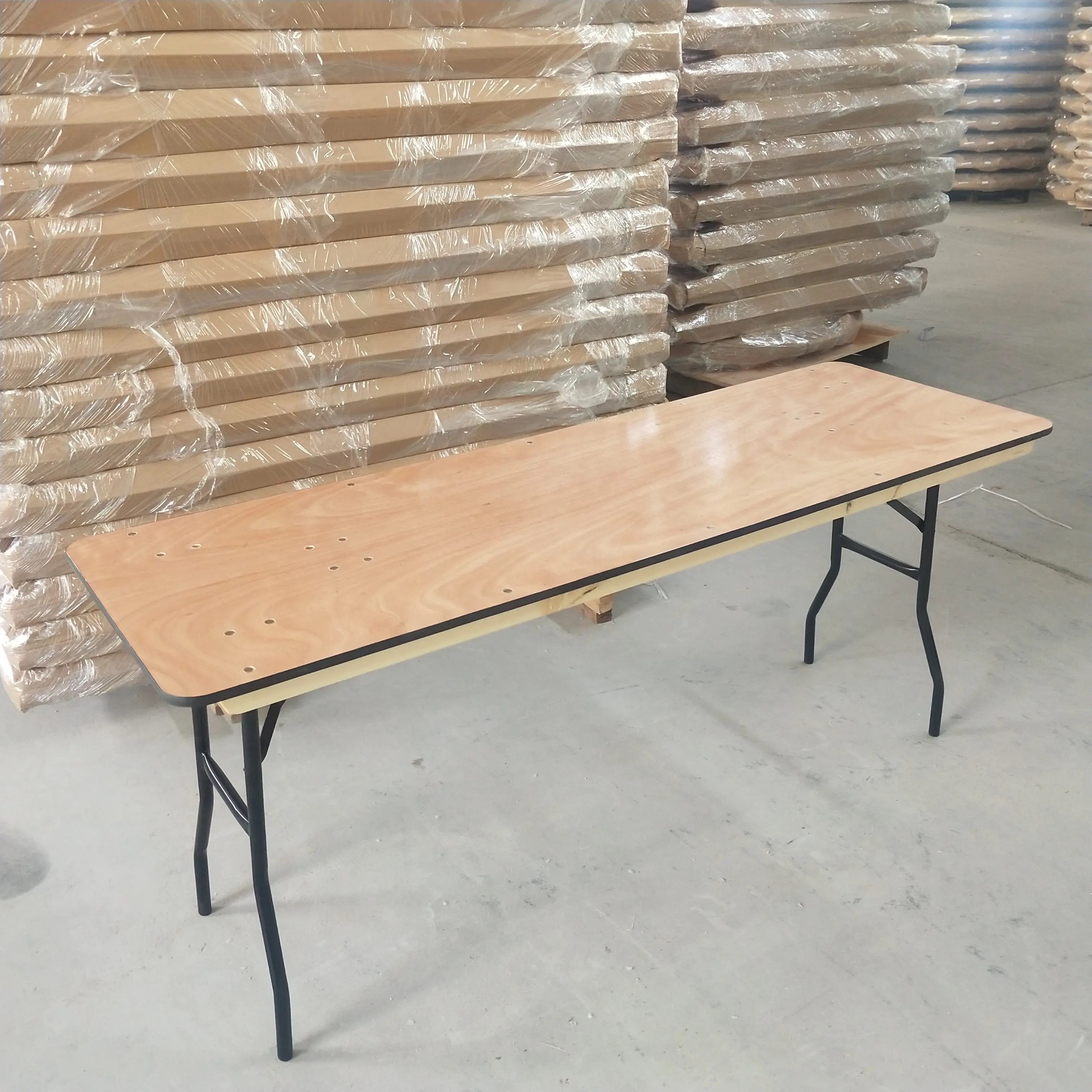 Faltbarer Bankett tisch aus PVC aus Holz