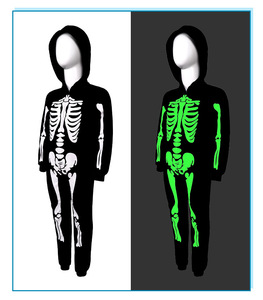 Disfraz de esqueleto que brilla en la oscuridad para niños, mono de huesos de Halloween aterrador con guantes y capucha para niños y niñas - Product Image 2