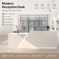Comptoir de réception géométrique moderne avec logo personnalisé, façade blanche, pour bureau, hôtel, salon, avec armoire de rangement arrière et éclairage LED