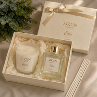 Coffret Cadeau Minimaliste AIKUN de Bougies Parfumées et Diffuseurs à Bâtonnets d'Huiles Aromatiques Marque Privée pour Chambre, Salle de Bain, Hôtel, Maison - Vente en Gros