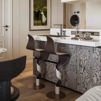 Tabouret de bar design en forme de S, sculptural et unique, pour îlot de cuisine et comptoir de bar commercial
