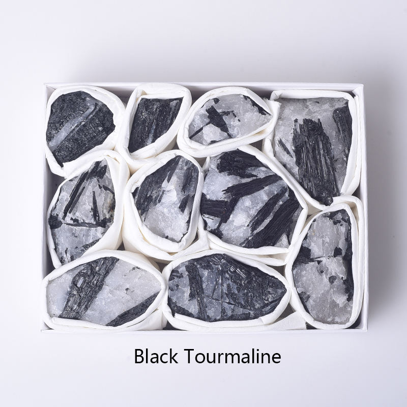 ทัวร์มาลีนสีดำในควอตซ์