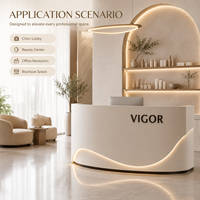 Güzellik Salonu Spa için Dalgalı LED Işıklı Krem Beyaz Kavisli Resepsiyon Bankosu, Özel Logo ile