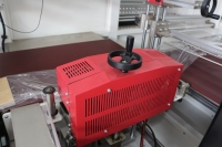 Machine d'emballage sous film rétractable POF à grande vitesse avec scelleuse latérale à mouvement continu entièrement automatique et tunnel de rétraction thermique