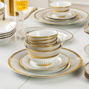 أطقم أواني طعام فاخرة من السيراميك بنقش ذهبي وبتصميم مخصص، أطقم عشاء من البورسلين الأوروبي الأنيق، أدوات مائدة وأطباق بحافة ذهبية لحفلات الزفاف - Product Image 4