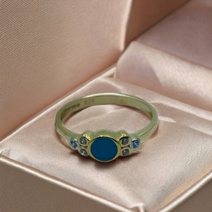 Bague élégante en or 22 carats avec pierre bleue et accent diamant, bague de créateur stylée pour femme, bijou moderne pour le quotidien - Product Image 2