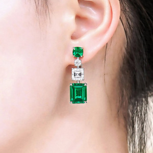 Orecchini Pendenti con Zirconi Taglio Smeraldo per Donne, Gioielli Eleganti e di Tendenza - Product Image 2
