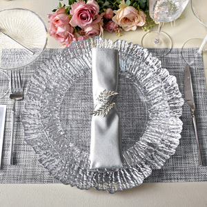 Juego de Platos de Vidrio con Borde Dorado al por Mayor, Platos Base de Vidrio Transparente con Diseño Floral Irregular para Banquetes de Boda - Product Image 2