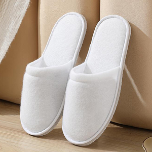 Zapatilla de lujo con logotipo personalizado OEM para hoteles, diseño blanco con punta abierta, suela de EVA suave, servicios de hotel lavables desechables para viajes - Product Image 6