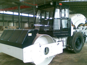 รถบดถนนขนาดเล็ก ลู่ตง 12 ตัน รุ่น LT212 พร้อมห้องโดยสารปรับอากาศ - Product Image 3