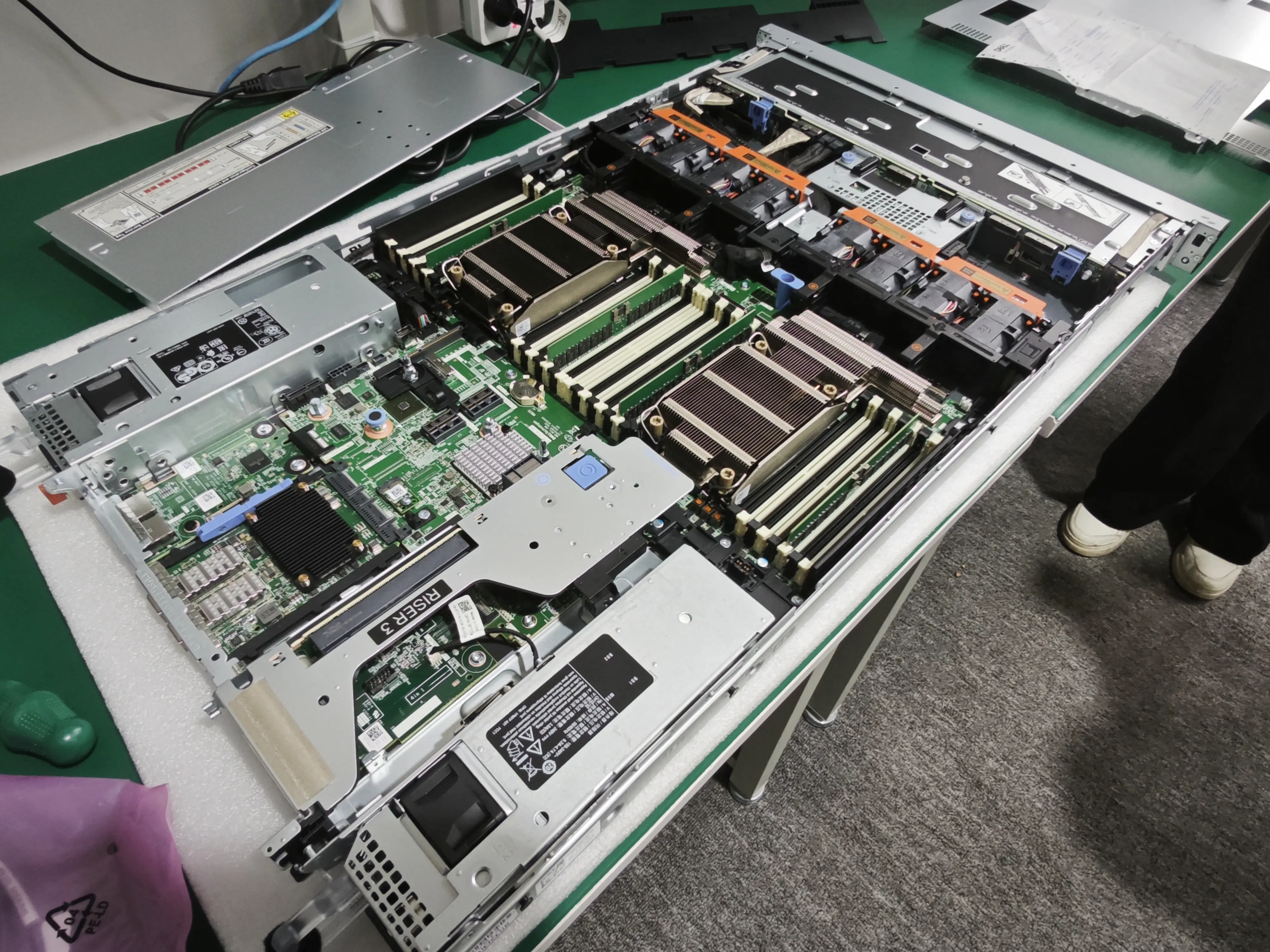 เซิร์ฟเวอร์ PowerEdge R660xs สร้างขึ้นสําหรับเทคโนโลยีฐานข้อมูลเสมือนจริงและขยายขนาดล่าสุด