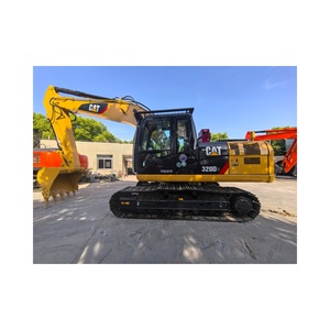 Excavatrice Caterpillar CAT 320D2 presque neuve, équipée d'un moteur CAT, idéale pour les projets d'aménagement paysager. - Product Image 1