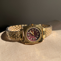 Montre femme IEKE 88453, grand cadran carré, bracelet en acier inoxydable, résistante à l'eau 3 ATM, mouvement quartz.