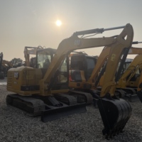 Excavatrice hydraulique sur chenilles CAT305.5E2 de 5,5 tonnes, très demandée, peu d'heures de fonctionnement, bon état, peinture d'origine, occasion, en stock
