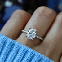 ZhuQian Großhandel Glänzende Brillante Ovale Zirkonia-Ringe für Damen Gold/Silber-Ton Hochzeit Verlobung Versprechen Schillernder Schmuck