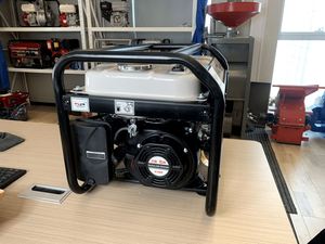 Générateur à essence Tengka 3000W 2 temps avec réservoir de carburant de 15L, monophasé 220V, 9 heures de fonctionnement continu pour usage domestique - Product Image 3