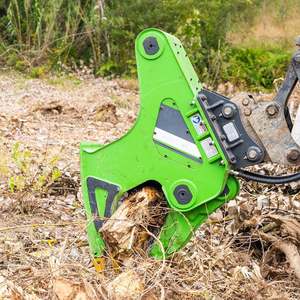 Cisaille de souche de coupe d'excavatrice Les tas de racines d'arbres après la déforestation sont nettoyés cisaillement de souche de coupe en bois - Product Image 5
