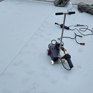 Máquina de Soldadura de PVC Weldy Roofer RW3400, Nueva, para Impermeabilización de Techos, Soldadura de Plastosol y Geomembranas, para Soldadura de Pancartas - Product Image 2