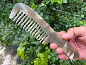 Peigne à cheveux authentique en corne de buffle avec dents polies à la main pour un toilettage confortable, réduit les frisottis statiques - Product Image 3