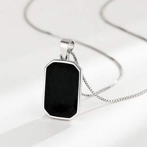 Collana con ciondolo nero quadrato con catena in argento Sterling 925 con gioielli placcati in oro di lusso da donna all'ingrosso per uomo - Product Image 5