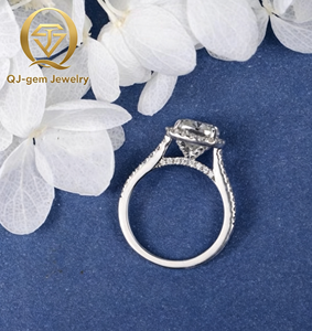 Bague Halo Classique Personnalisée pour Femme, Bijou de Luxe, Diamant de Laboratoire Taille Coussin avec Certificat IGI, Couleur D, Pureté VVS, Platine - Product Image 4
