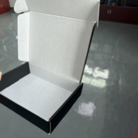 Carton d'emballage d'avion ondulé de luxe personnalisé en noir mat vert chaud blanc uni boîte postale d'expédition éponge chaussettes