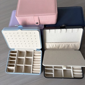 Boîte à bijoux portable double couche, motif carré simple, nouvelle collection, en cuir et velours, pour boucles <span class=keywords><strong>d</strong></span>'oreilles et bagues, 16x11x5cm, <span class=keywords><strong>fermeture</strong></span> à <span class=keywords><strong>boucle</strong></span> - Product Image 3