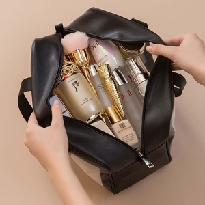 Trousse de toilette en PU avec fermeture éclair, fenêtre transparente, style minimaliste noir, poignée souple, résistante à l'eau, grande capacité pour le voyage - Product Image 3