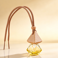 Vente en gros de mini diffuseurs d'arômes, flacon de 8 ml et 10 ml, flacon de parfum pour voiture en verre, flacon de parfum suspendu avec bouchon en bois